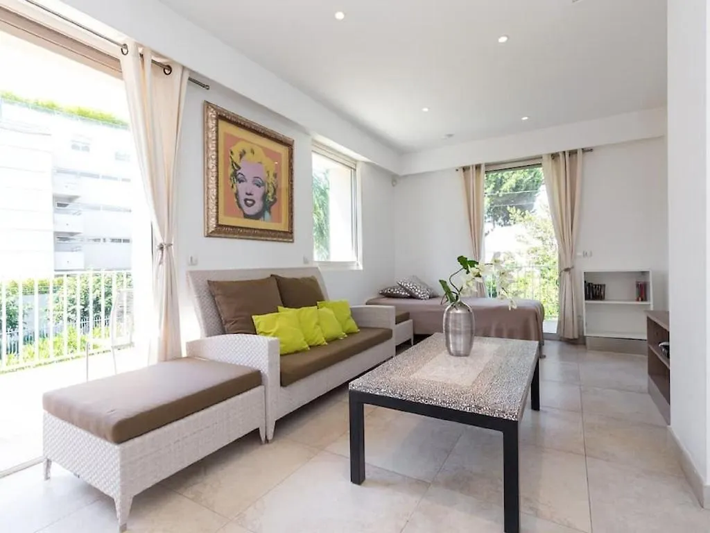 Enticing Villa In Juan Les Pins Near The Beach France